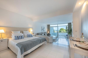 Luminoso Estudio con Terraza, Piscina y Vistas al Mar, La Cala De Mijas